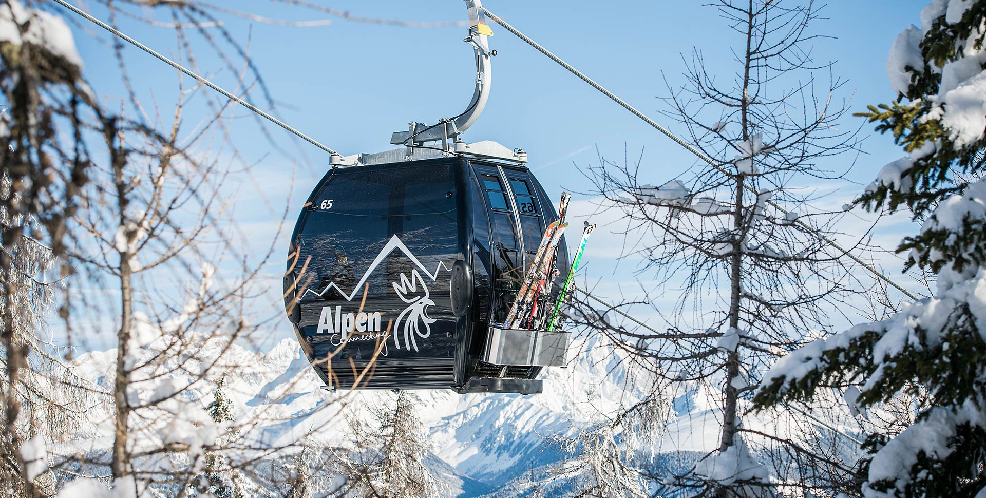 slider-family-skiing-vacation-kronplatz